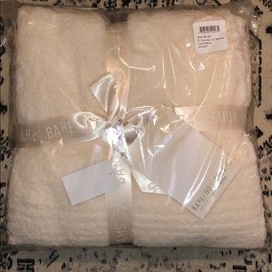 Barefoot dreams blanket